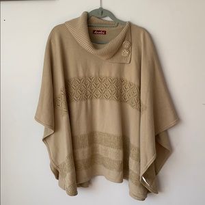 Anahi Tejidos Sweater Poncho made in Ecuador